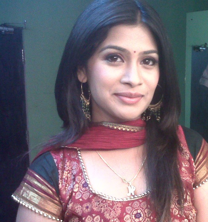 http://marathistars.com/wp-content/uploads/2013/02/Marathi-Actress-Ruchita-Jadhav-Photos.jpg