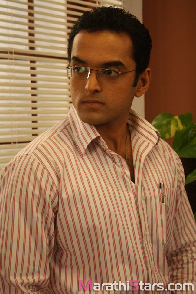 Saurabh Gokhale Watching Cricke...