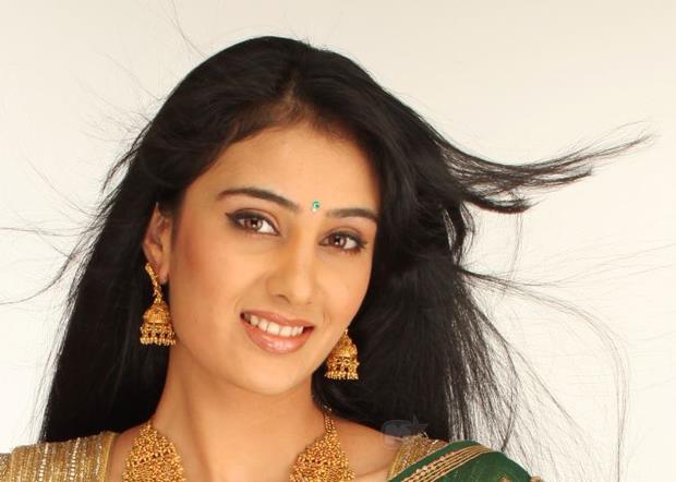 http://marathistars.com/wp-content/uploads/2013/10/Sai-lokur-Marathi-Actress-Biography-Photos-Filmography.jpg