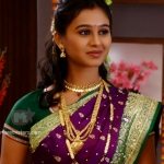 mrunal-dusanis-marathi-actress-in-saree-4