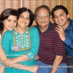 neha-gadre-with-family