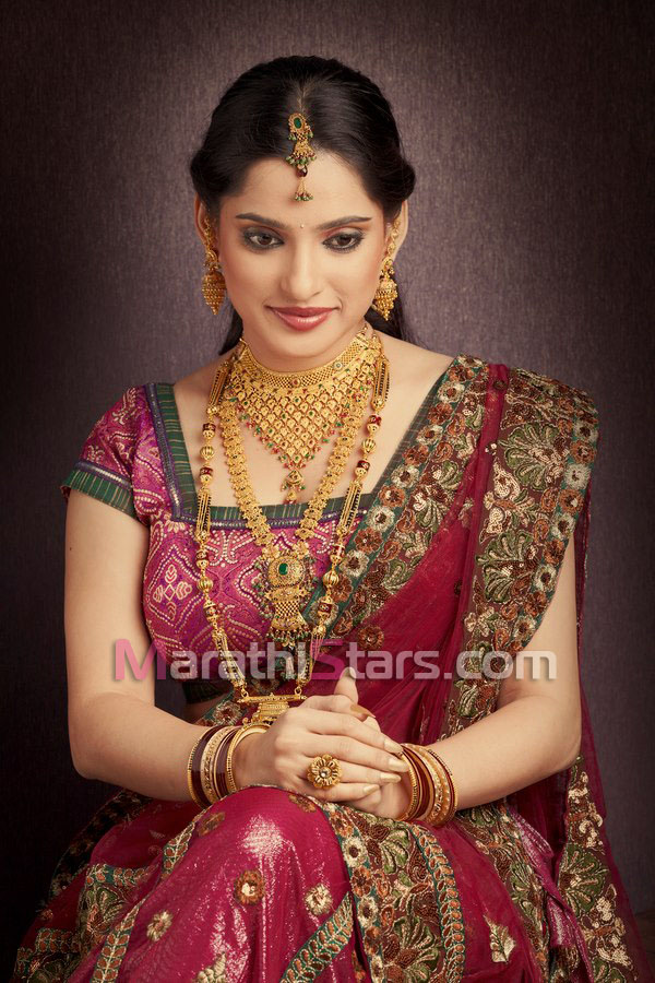Priya Bapat Marathi Actress Photos,Biography,Wallpapers 